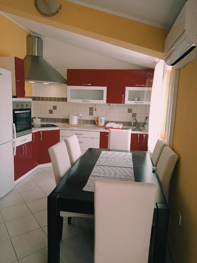Apartment Silvija Vinišće Esterno foto