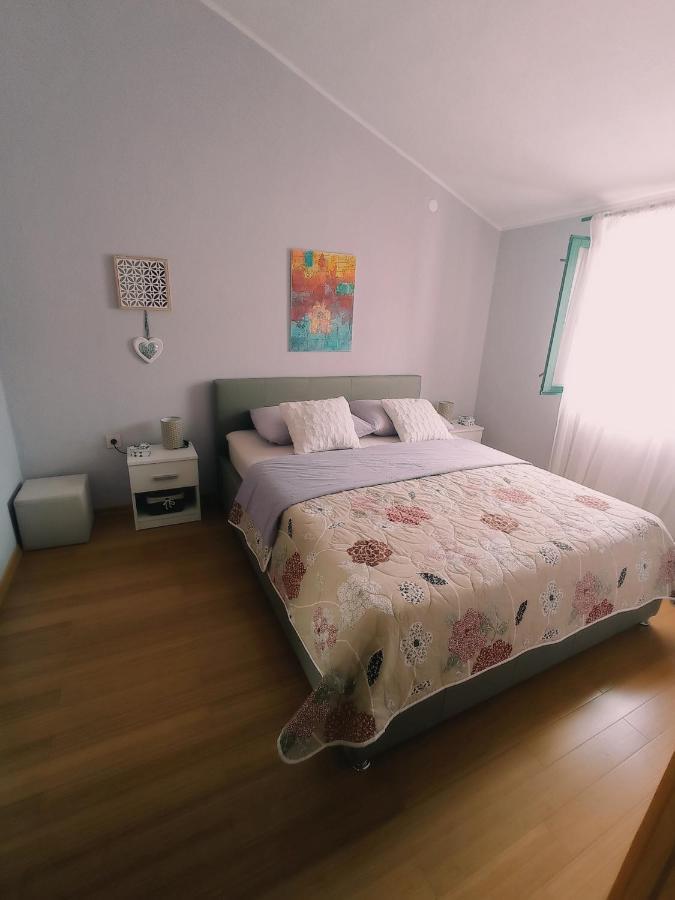 Apartment Silvija Vinišće Esterno foto