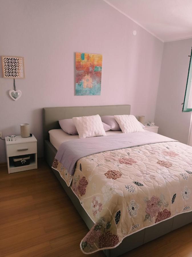 Apartment Silvija Vinišće Esterno foto