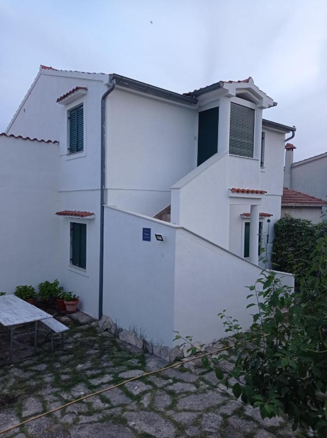 Apartment Silvija Vinišće Esterno foto