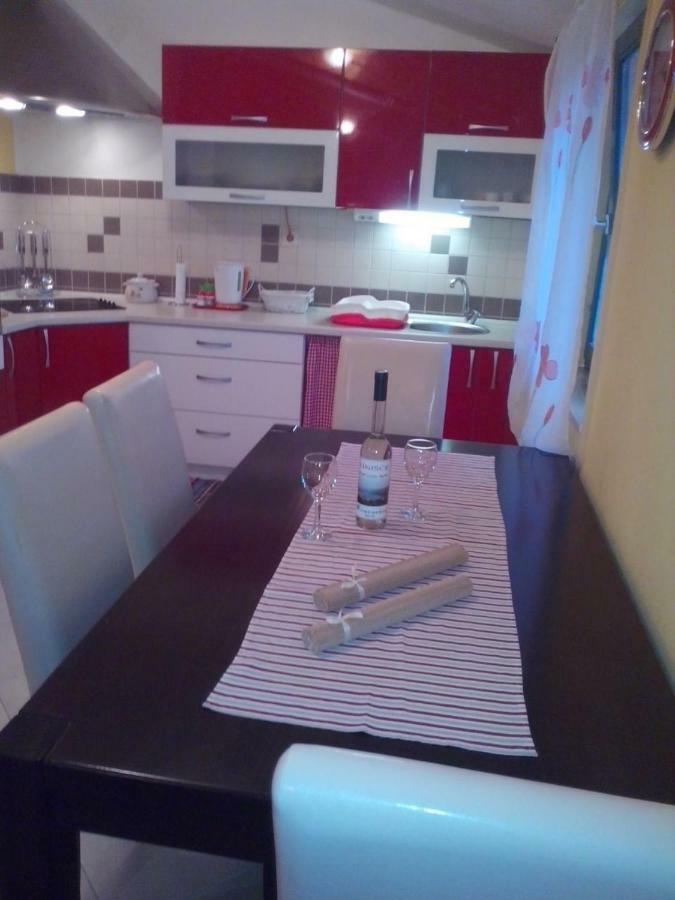 Apartment Silvija Vinišće Esterno foto