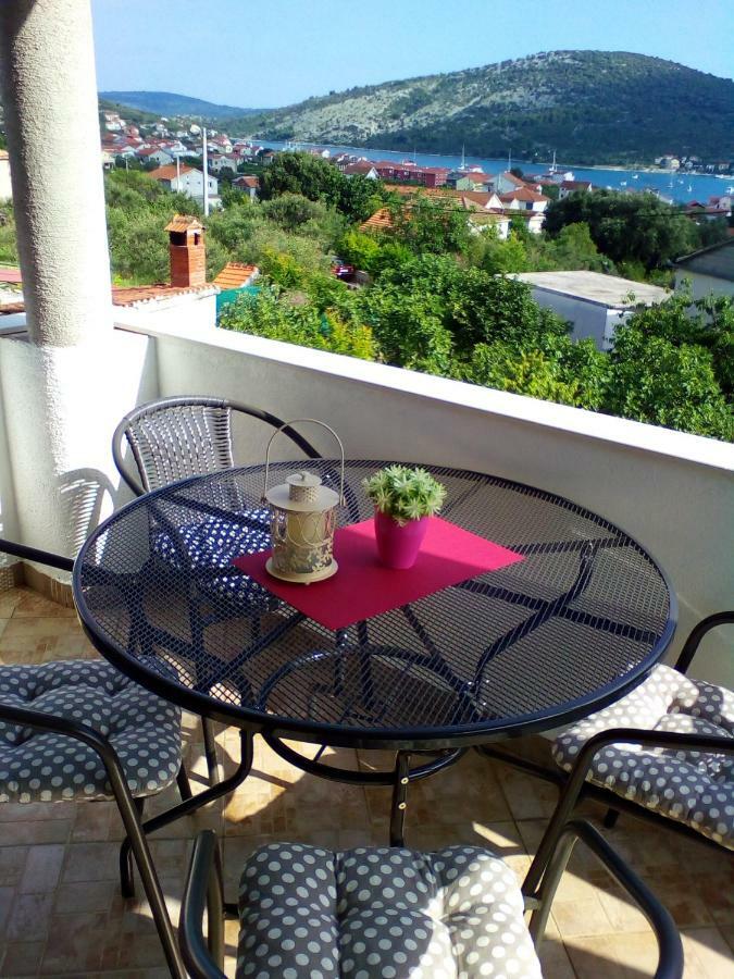 Apartment Silvija Vinišće Esterno foto